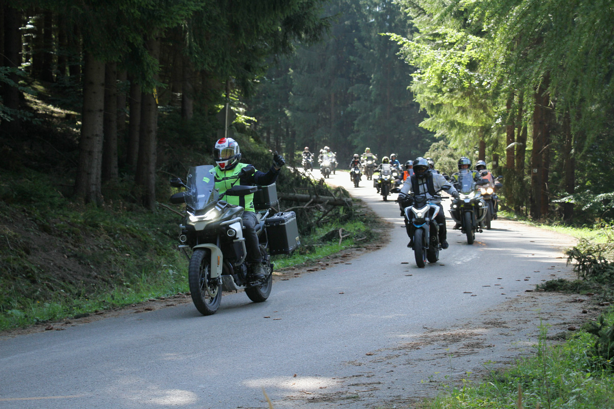 sraz-roznov-cfmoto-motorky kopie
